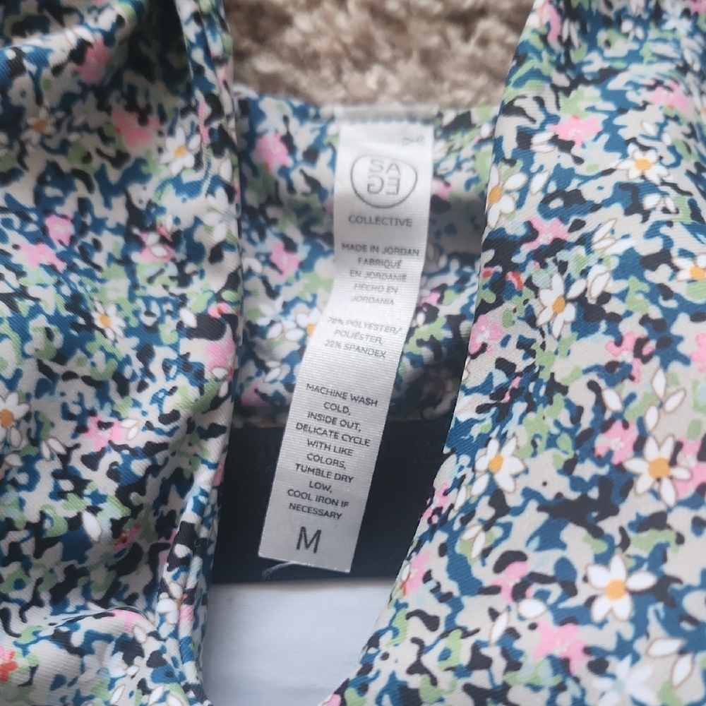 Sage Collective Blue Static Ditsy Sports Bra and Shorts Set - Picture 6 of 10